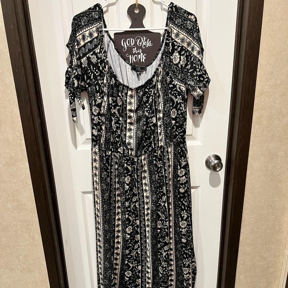 VIBE 3x Maxi Dress